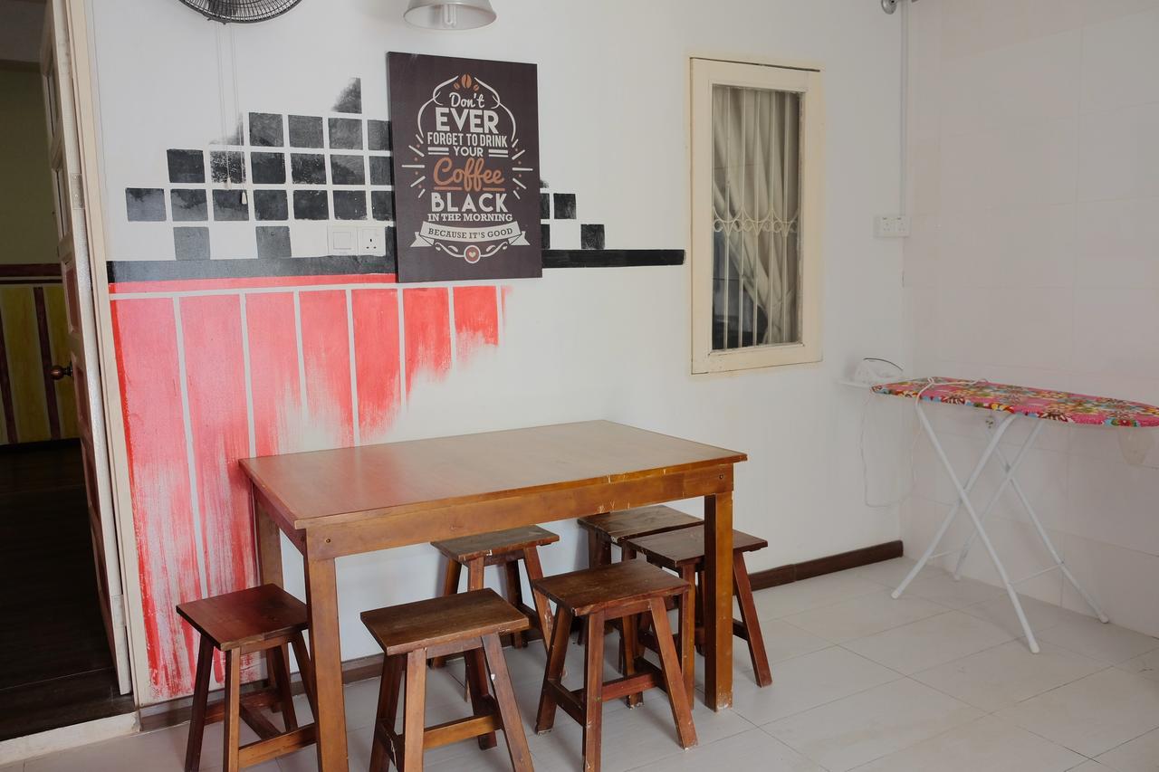Natol Homestay - London Кучинг Экстерьер фото