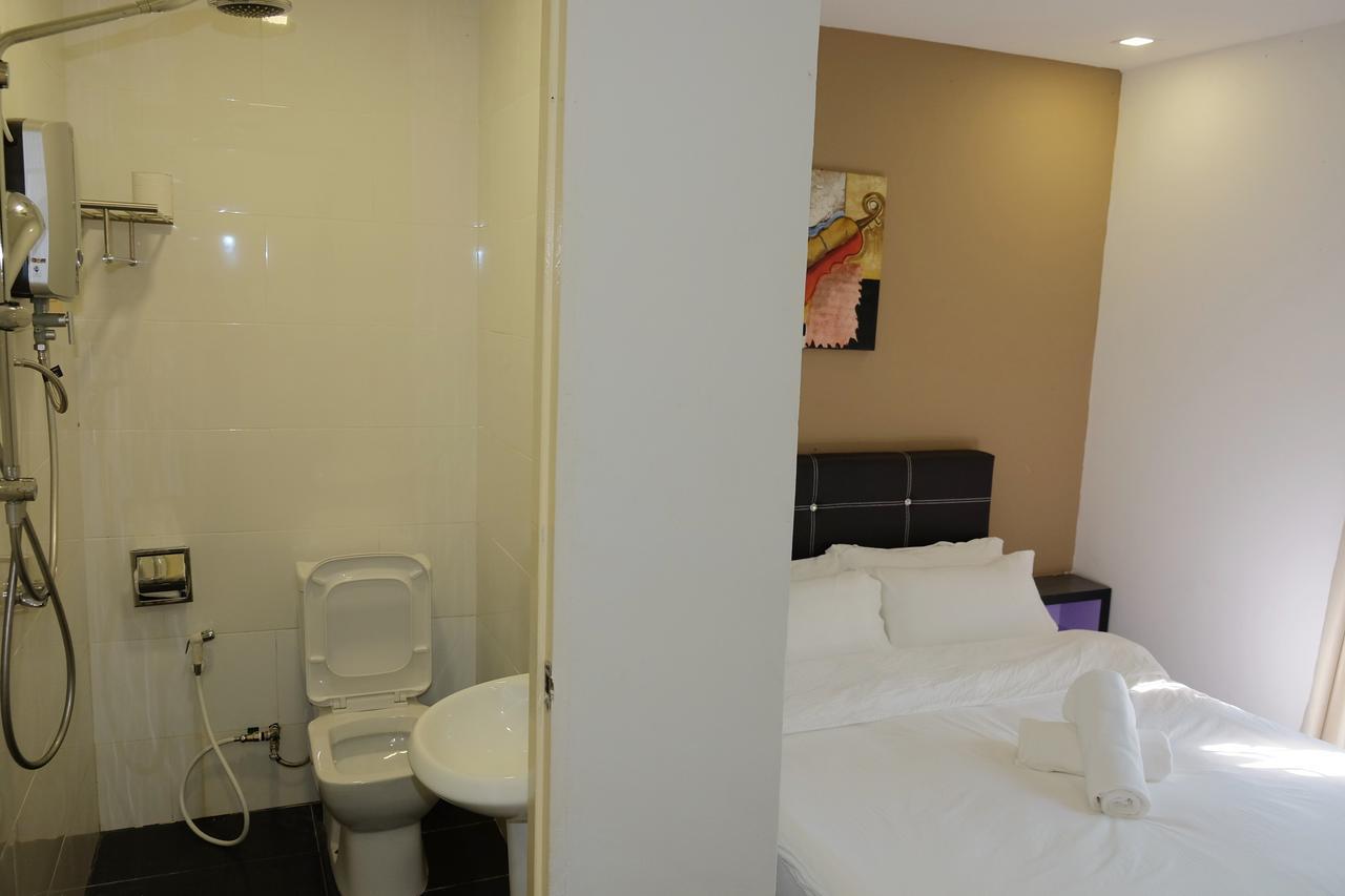 Natol Homestay - London Кучинг Экстерьер фото