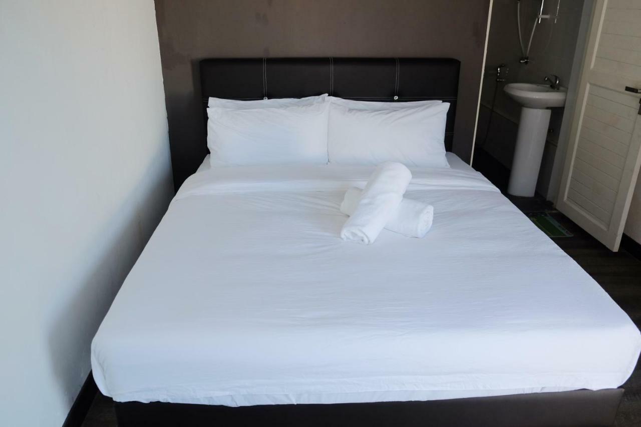 Natol Homestay - London Кучинг Экстерьер фото