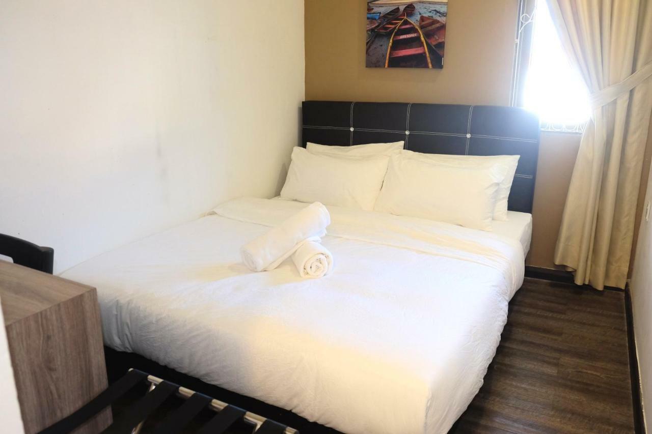 Natol Homestay - London Кучинг Экстерьер фото
