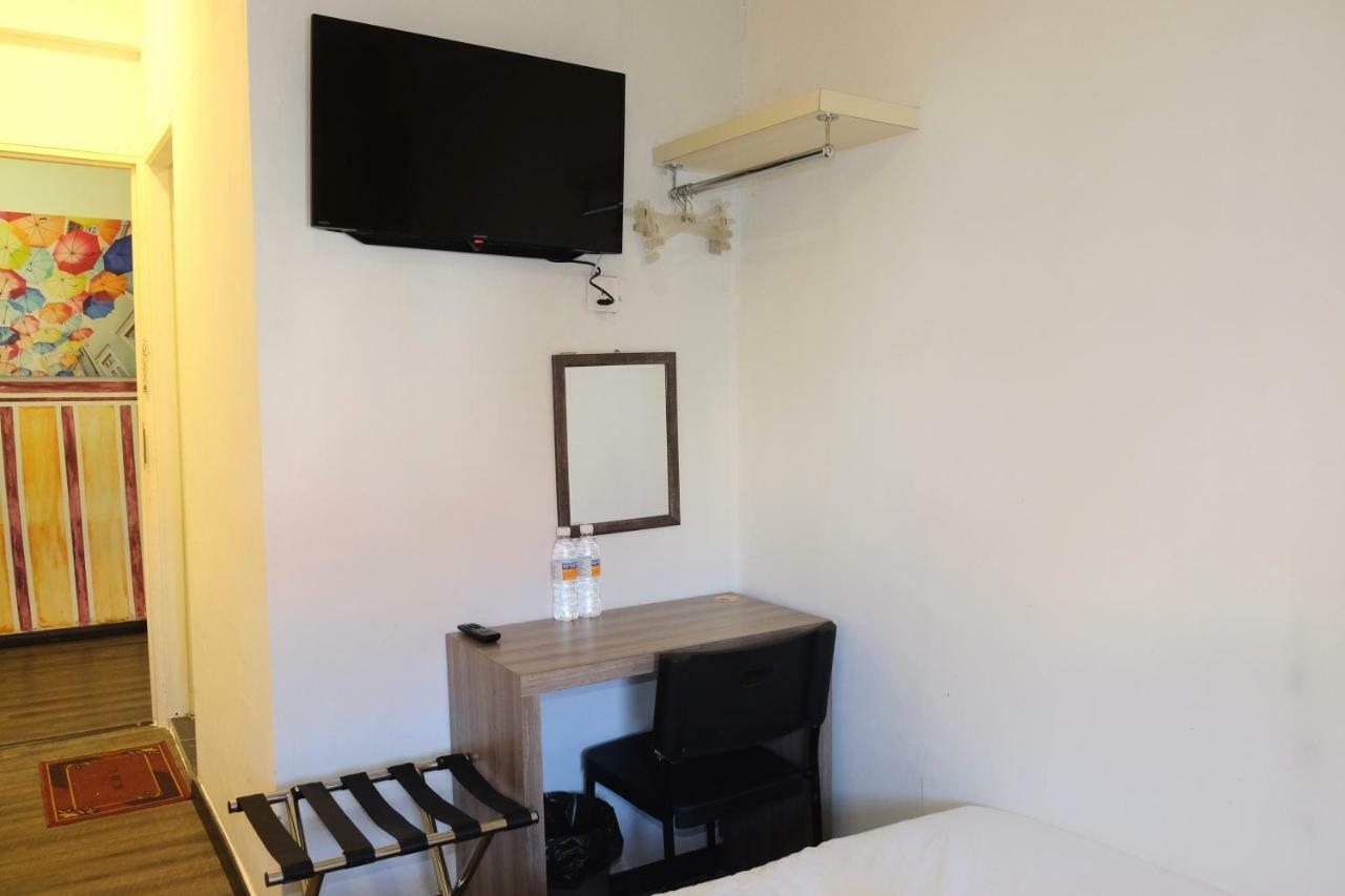 Natol Homestay - London Кучинг Экстерьер фото