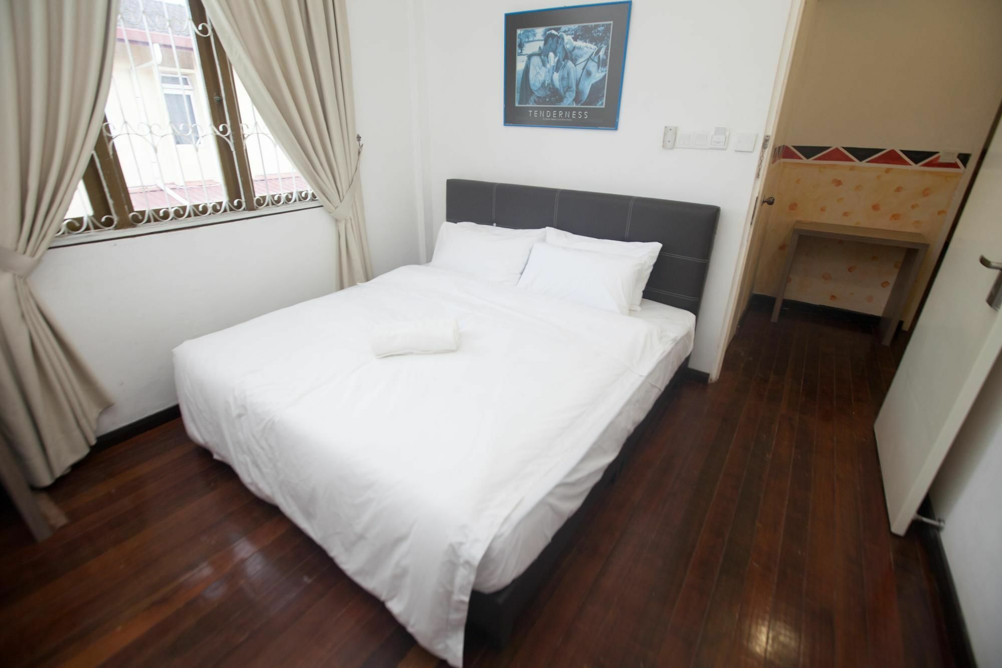 Natol Homestay - London Кучинг Экстерьер фото