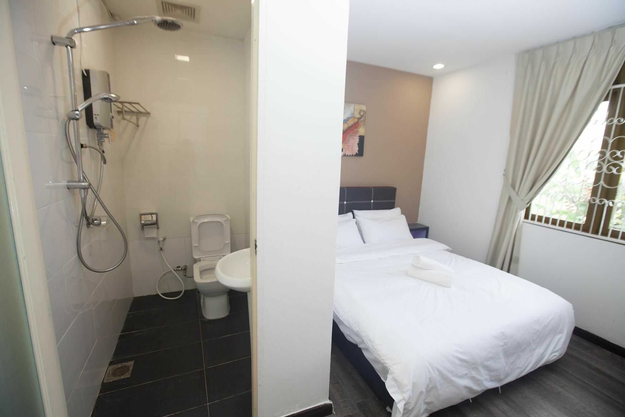 Natol Homestay - London Кучинг Экстерьер фото