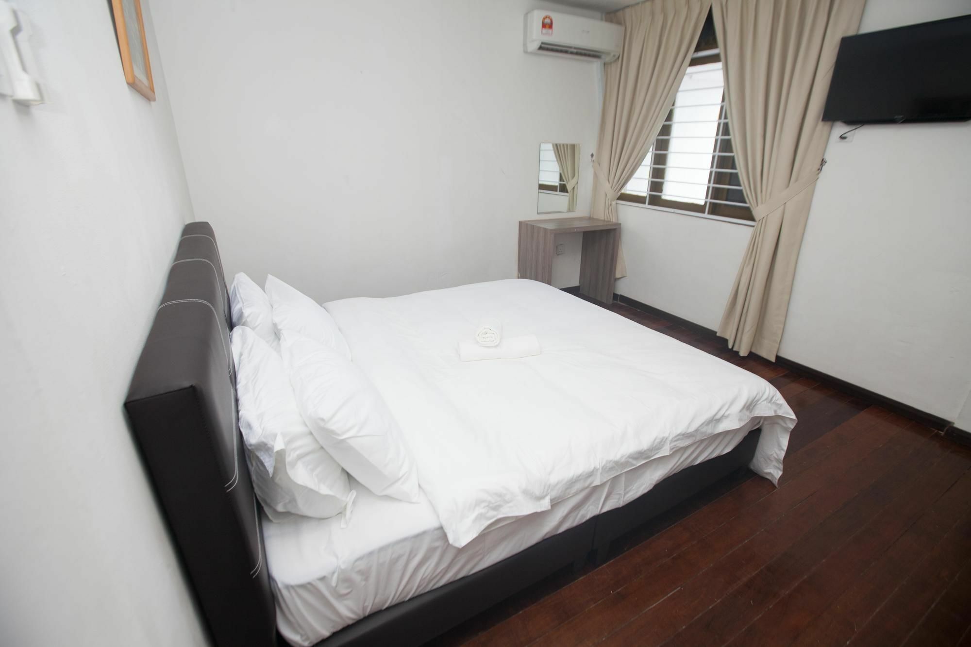 Natol Homestay - London Кучинг Экстерьер фото