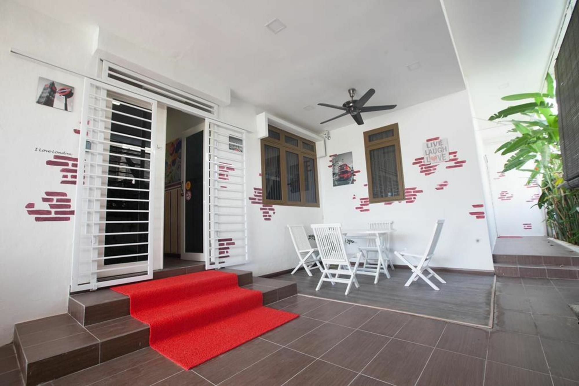 Natol Homestay - London Кучинг Экстерьер фото