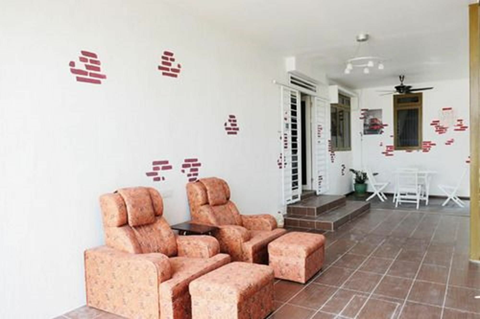 Natol Homestay - London Кучинг Экстерьер фото