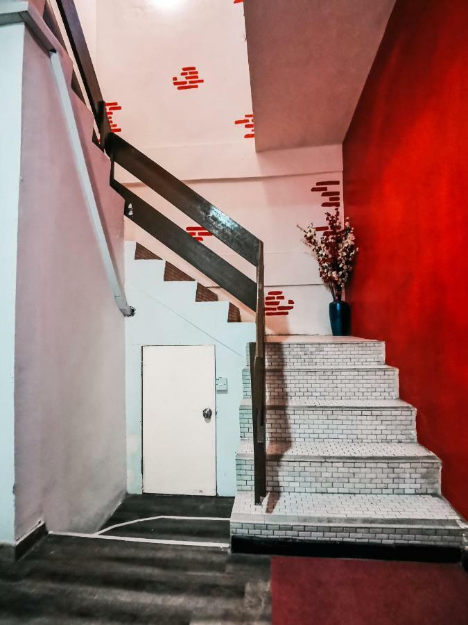 Natol Homestay - London Кучинг Экстерьер фото